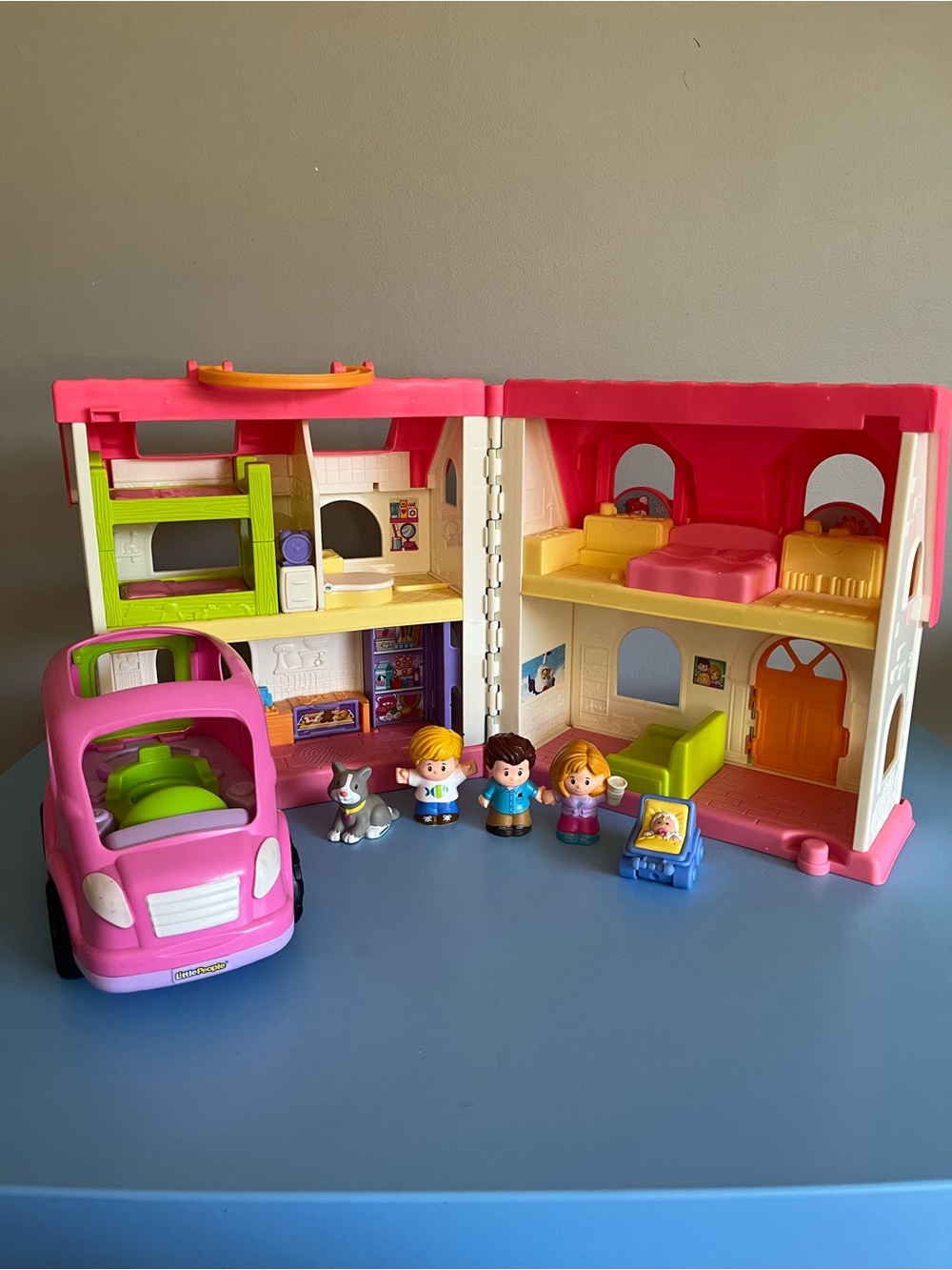 Little People Pink house with family and suv
